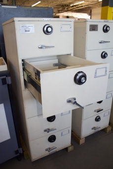 Pre Owned Mosler 5 Drawer Gsa Class 6 Filing Cabinet Legal Size