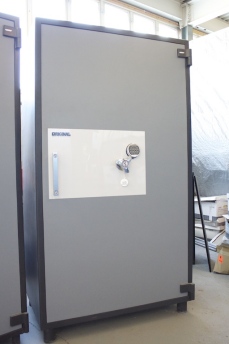 7240 Original Resistor Gun Safe Showroom Model 