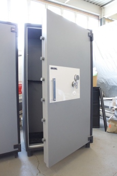 7240 Original Resistor Gun Safe Showroom Model 