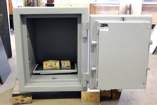 Used Hollon TL15 Safe Model PM-1814