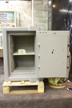 Used Tann 2314 Fortress TRTL30X6 Equivalent High Security Safe