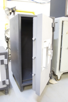 Original Resistor 3616 Heavy Duty Home Safe Showroom Model