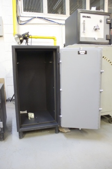 Original Resistor 3616 Heavy Duty Home Safe Showroom Model