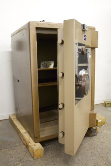 Used SLS Columbia TRTL30X6 Model 3520 High Security Safe