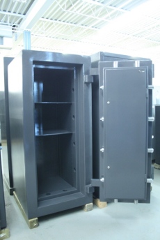 Used Ultimate 5520 TRTL60X6 High Security Safe